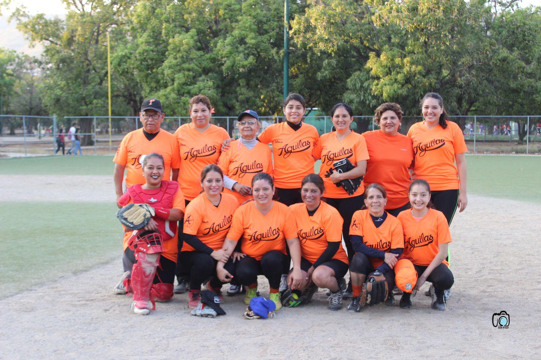 Equipo de Aguilas Softbol Femenil